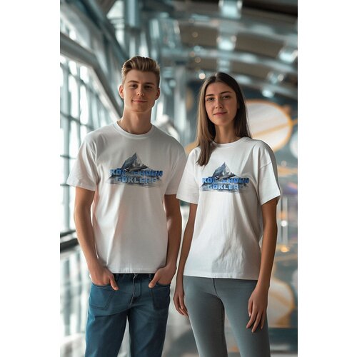 Trendyol White Unisex Red Apple Printed Regular Cut T-shirt Slike
