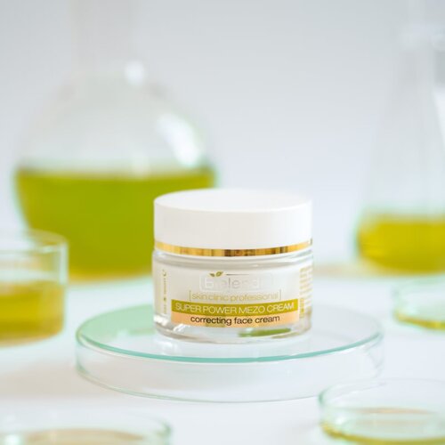 Bielenda Skin Clinic Professional Correcting krema za obnovo ravnovesja kože s pomlajevalnim učinkom 50 ml Cene