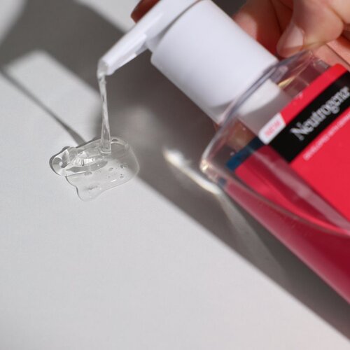 Neutrogena Clear &amp;amp; Defend+ gel za či&amp;scaron;ćenje protiv akni 200 ml Slike