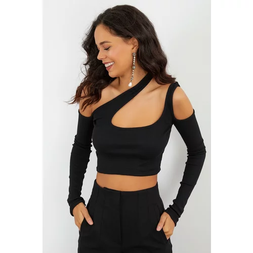 Cool & Sexy Women's Black Off Shoulders Camisole Crop Blouse B1701