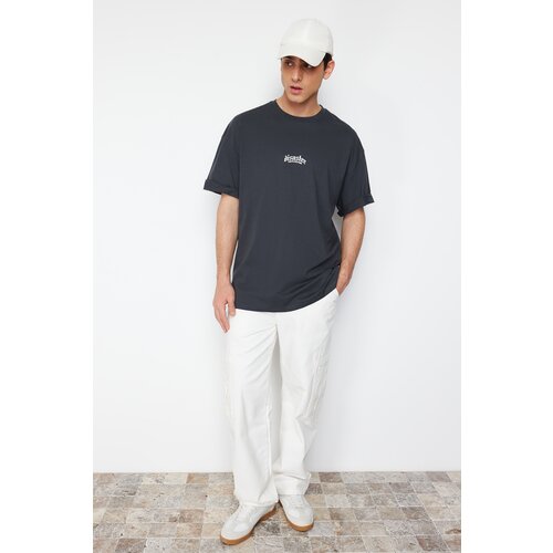 Trendyol Anthracite Men's Oversize/Wide-Fit Fluffy Text Print Short Sleeve 100% Cotton T-Shirt Slike