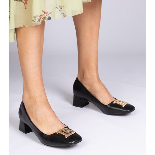 D/CEO marka niezdefiniowana Black low heel pumps with gold decoration Kessadi Cijene