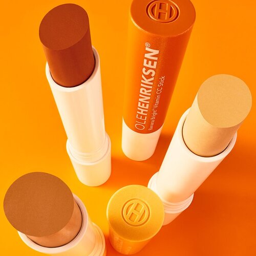 OLEHENRIKSEN Truth Banana Bright+ Vitamin CC Stick korektor in osvetljevalec odtenek Apricot 3.7 g Slike