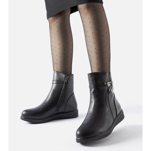 Gemre Black insulated ankle boots with decorative pendant Nola Cene