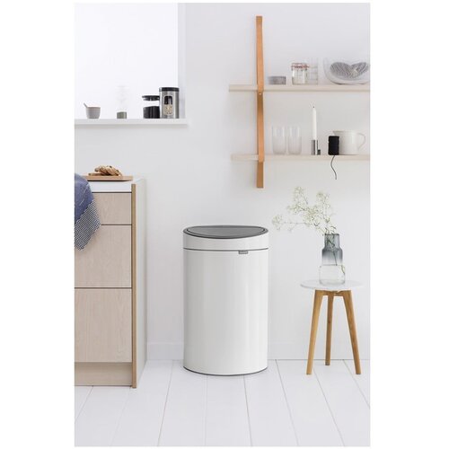 Brabantia Bel jeklen ko&amp;scaron; za smeti na dotik 40 l Touch Bin &amp;ndash; Slike