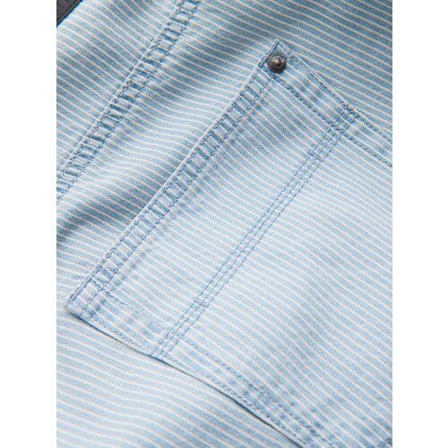 Ombre Men's denim shorts in delicate stripe - light blue Cene