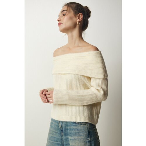  Women's Cream Madonna Collar Knitwear Sweater Cene