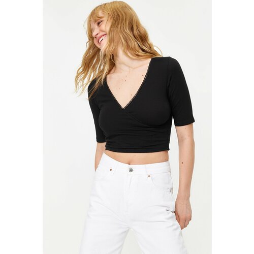 Trendyol Black Double Breasted Neck Crop Fitted Lace Detail Cotton Stretch Knitted Blouse Cene