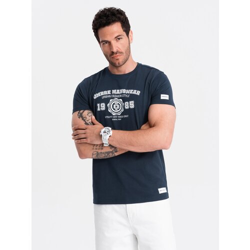 Ombre T-shirt męski z nadrukiem w stylu college – granatowy Cene
