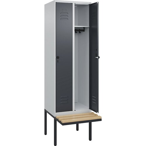 C+P garderobna omara s klopjo classic plus, 2 dela, svetlo sive / sive barve, &amp;scaron; 600 mm, varnostni vrtljivi zapah, lebdeča klop, bukov les Slike