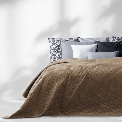 AmeliaHome Svetlo rjavo prešito pregrinjalo 170x210 cm Laila – Cene