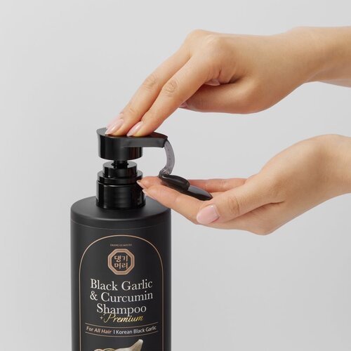 DAENG GI MEO RI Black Garlic &amp;amp; Curcumin Shampoo globinsko regeneracijski &amp;scaron;ampon za okrepitev in rast las 500 ml Slike
