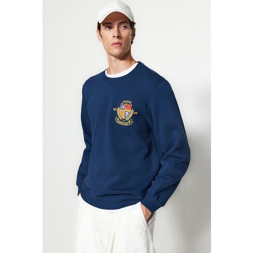 Trendyol Indigo Men's Regular/Regular Fit Crewneck Sweatshirt with Embroidered Crest and Fleece interior. Cene