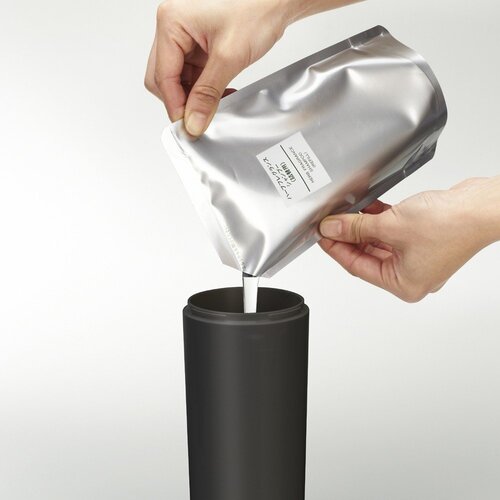 YAMAZAKI Crni plastičan dozator sapuna 500 ml Round &amp;ndash; Slike