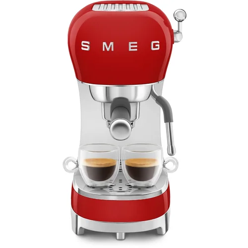 Smeg ECF02RDEU Espresso aparat za kavu u stilu pedesetih, crveni, rucni utisak