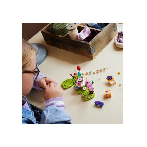Lego 77046 Julianova rojstnodnevna zabava Slike