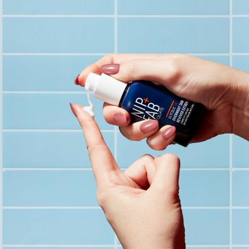 NIP+FAB Exfoliate Glycolic Fix Overnight Skin Reviver Extreme 8% serum za obraz za vse tipe kože 45 ml za ženske Cene