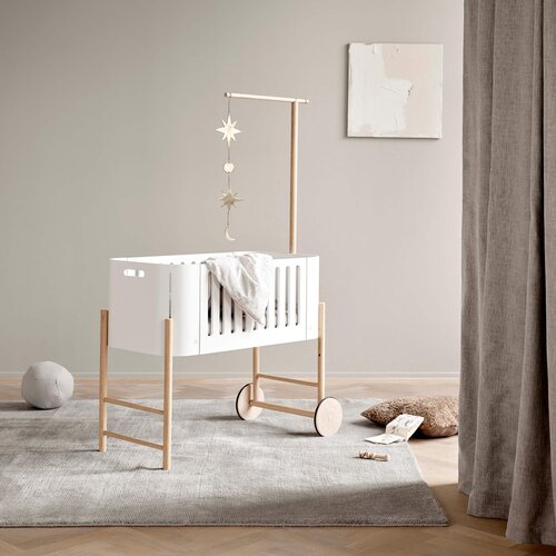 Oliver Furniture&amp;reg; otro&amp;scaron;ka posteljica co-sleeper 40x80 z vključenim kitom za pretvorbo v klop white/oak Slike