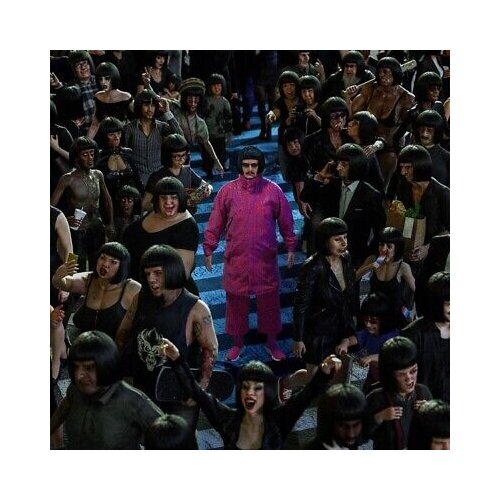  Oliver Tree - Alone In A Crowd Cene