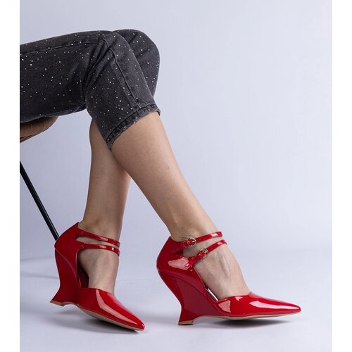 Gemre Red patent wedge pumps with buckles Vizario Cene