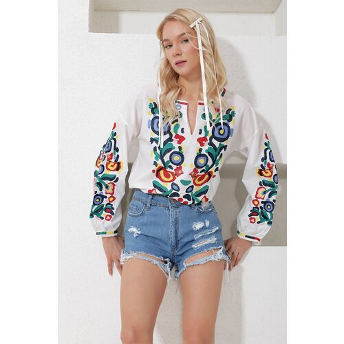 Trend Alaçatı Stili Women's White Full Neon Embroidered Poplin Woven Blouse Slike