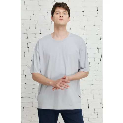 AC&Co / Altınyıldız Classics Men's Gray Oversized Loose Fit, Crew Neck 100% Cotton T-Shirt.