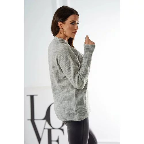 Kesi Sweater draped over the head with a fashionable gray weave