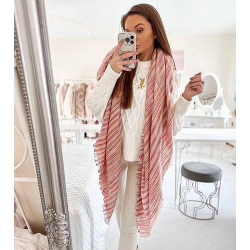 Gemre Nyomi's Pink Scarf Cene