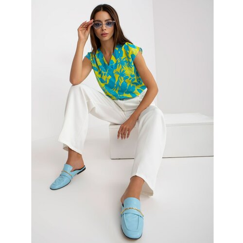 Fashion Hunters Blue and yellow blouse with a print and a V-neck RUE PARIS Slike