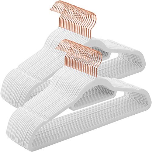 Songmics Žametni obe&scaron;alniki, set 50 obe&scaron;alnikov za oblačila, nedrseči, s prečko in kavljem iz rožnatega zlata, prostorsko varčni, debelina 0,6 cm, dolžina 43,5 cm, za hlačne obleke, bela CRF021W02, (21298212) Cene