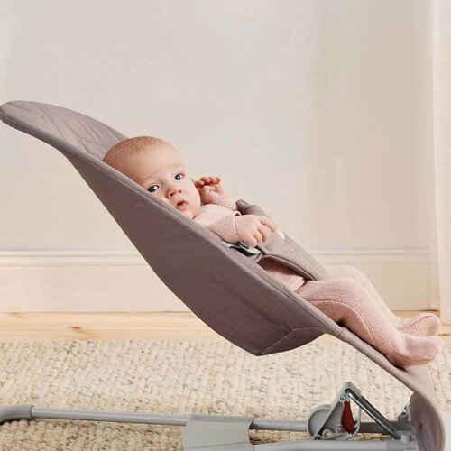 BABYBJORN njihaljka balance bliss woven petal quilt sand grey (light grey frame) Slike