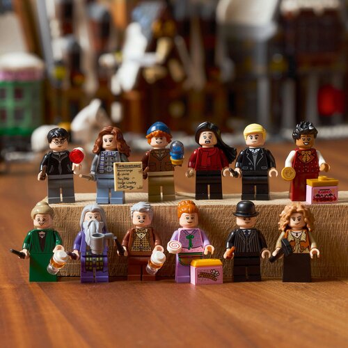 Lego Harry Potter&amp;trade; - Selo Hogsmid &amp;ndash; kolekcionarsko izdanje (76457) Slike