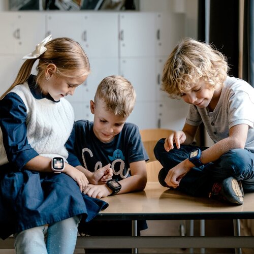 LAMAX Electronics WatchY4 Plus pametni satovi za djecu 1 kom Slike