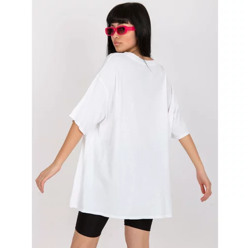 Fashion Hunters White and pink loose t-shirt with an application