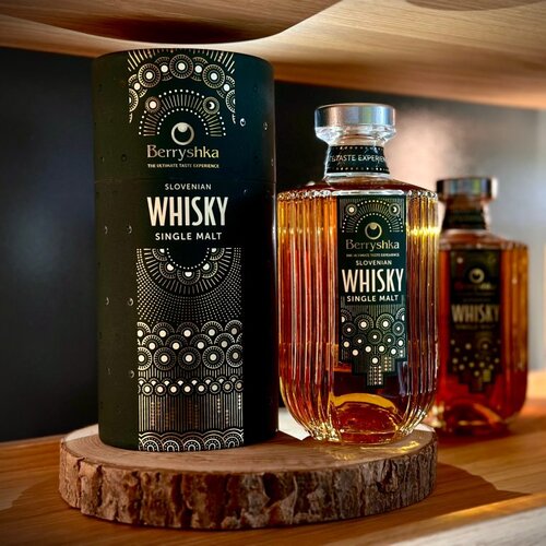 Berryshka whisky v darilni embalaži Cene