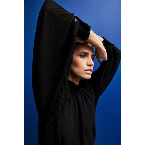 Marisse Shirt With Pleated Sleeves, Black Slike