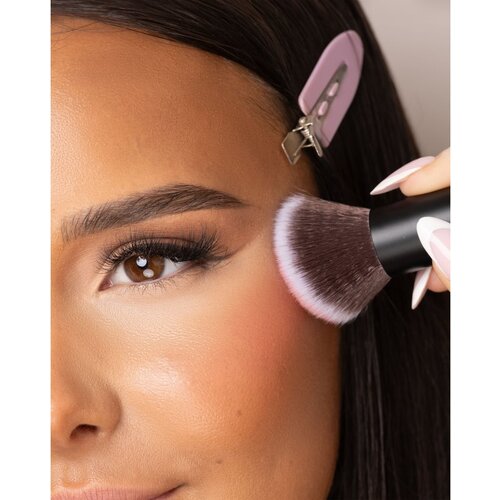Brushworks Angled Blush Brush po&amp;scaron;even čopič za rdečilo vrsta NO. 7 1 kos Slike