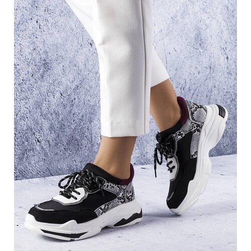 Gemre Black sneakers decorated with Savard inserts Slike