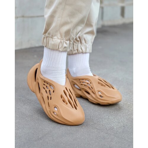 Resti Women's sports shoes with cutouts in camel Loydi Cene