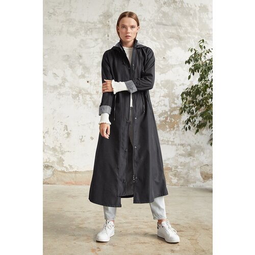 InStyle Line Pattern Trench Coat - Black Slike