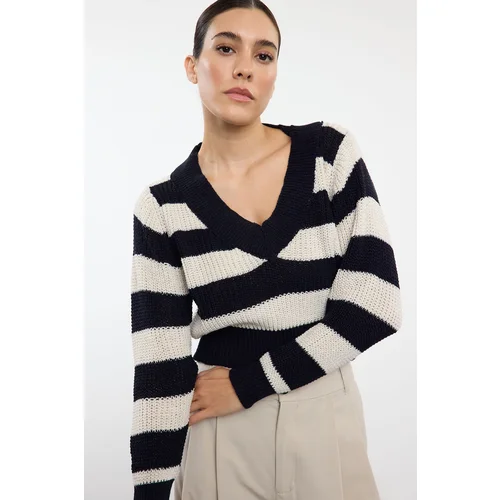 Trendyol Navy Blue Crop V Neck Striped Knitwear Sweater