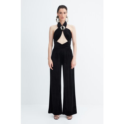 Trendyol X Zeynep Tosun Black Accessory Detailed Velvet Jumpsuit Slike