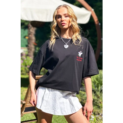 Trend Alaçatı Stili Women's Black Crew Neck Front Embroidered Oversize Unisex T-Shirt