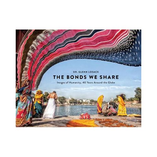 Ingram Publisher Services Glenn Losack - The Bonds We Share: Images of Humanity, 40 Years Around the Globe Cene
