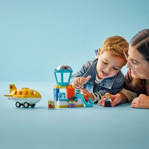 Lego Prvi put na aerodromu (10443) Slike