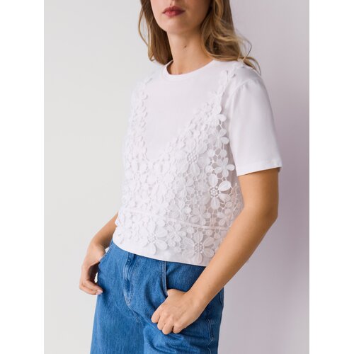Reserved T‑shirt s kukičanom aplikacijom - bijela Cene