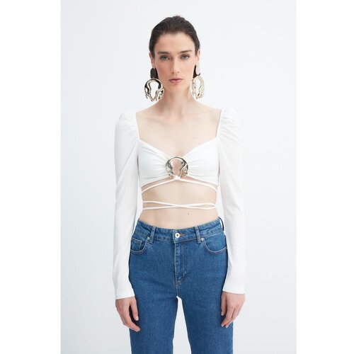 Trendyol X Zeynep Tosun Ecru Accessory Detailed Crop Tie Blouse Cene