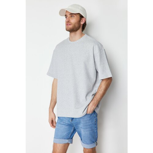Trendyol Basic Gray Men's Oversize/Wide Cut Short Sleeve Textured Tok Fabric T-Shirt Cene