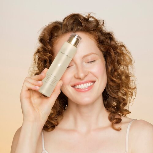 Health Labs Care Glow On Liquid Exfoliating Serum gladilni eksfoliacijski serum z 2 % salicilno kislino 100 ml Slike