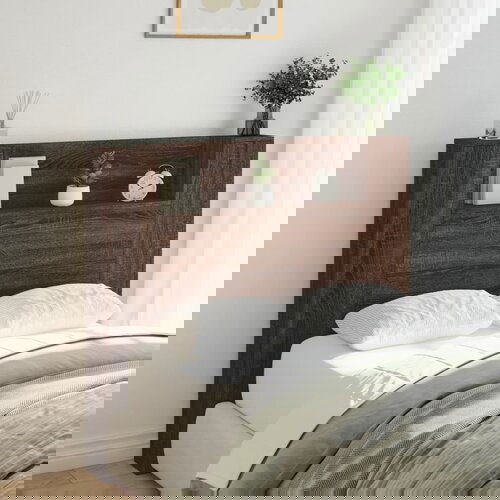 VidaXL Omarica za vzglavje postelje LED rjavi hrast 120x16,5x103,5 cm Slike